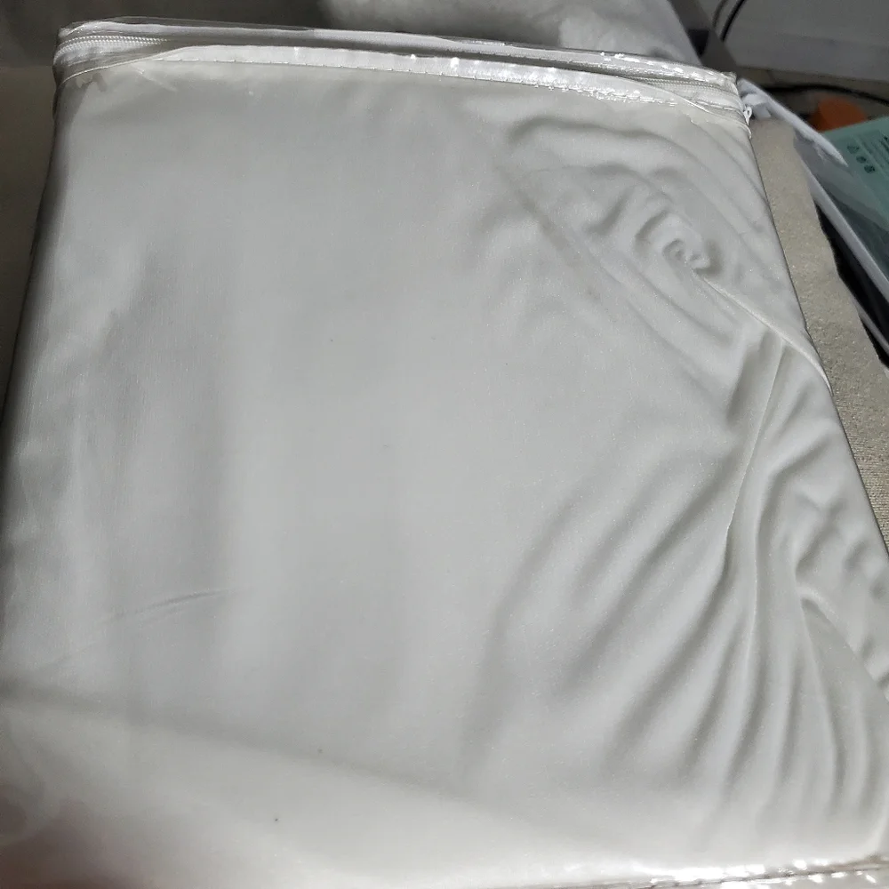 NWT JS Sanders Collection Bedbug & Allergy Mattress Protevtor - Twin